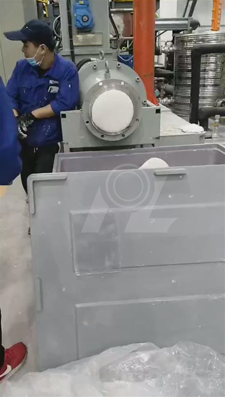 2，上料，捏合精煉